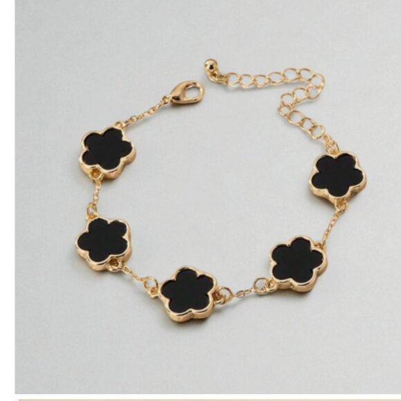 New Jewelry Set with Black Flower Pendants: Earrings, Bracelet and Necklace - Picture 3 of 4